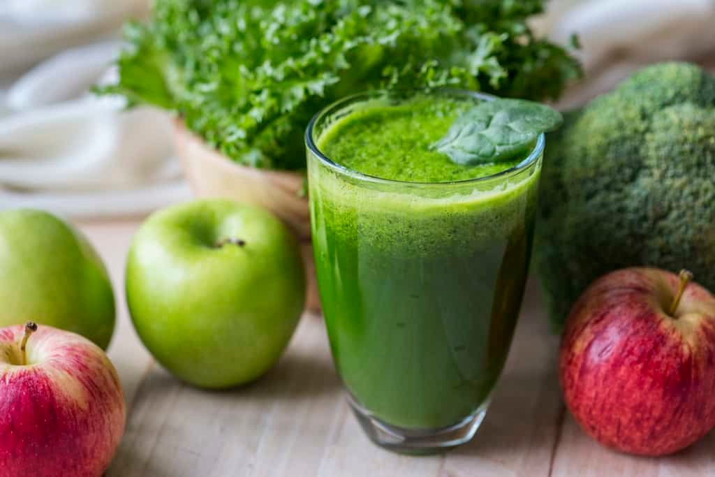 17 Amazing Foods That Naturally Detoxify Your Body Immediately