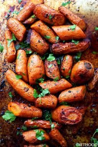 Garlic Butter Roasted Carrots is ridiculously easy, yet tender and so incredibly delicious roasted carrots with garlic butter